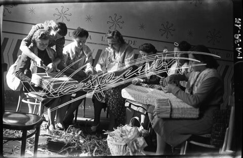 Lavorazione della paglia : Fascio Femminile, Donne Rurali. pellicola - negativo bianco e nero fto mm 60x90