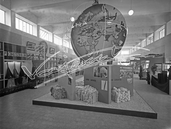 Fiera Campionaria di Vicenza 1949 : Padiglione della Lana. Lastra di vetro - negativo bianco e nero fto mm 240X300