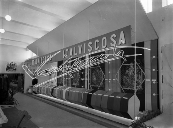 Fiera Campionaria di Vicenza 1951: Stand Italviscosa. Lastra di vetro - negativo bianco e nero f.to mm 180X240
