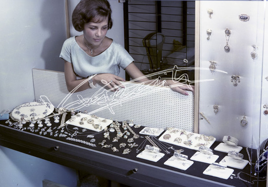 Il Valore della Mano : Cento anni di evoluzione dell`Artigianato Orafo. Pellicola - negativo colori f.to mm 90X120