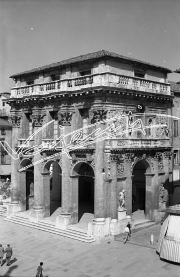 Loggia del Capitanio : Piazza dei Signori. pellicola - negativo bianco e nero fto mm 60x90