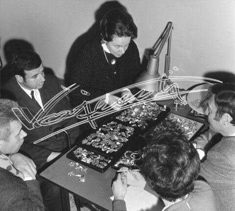 Il Valore della Mano : Cento anni di evoluzione dell`Artigianato Orafo. Pellicola - negativo colori f.to mm 90X120