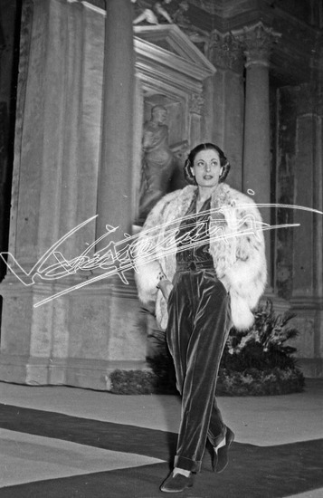 Fiera Campionaria di Vicenza 1949: Alta Moda al Teatro Olimpico. Pellicola - negativo bianco e nero f.to mm 24X36
