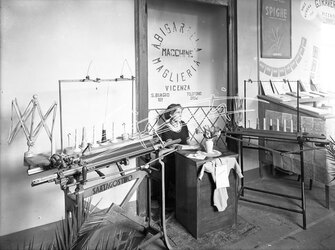 Fiera Campionaria di Vicenza 1948 Stand A. Bigarella Macchine per Maglieria Fiera Campionaria di Vicenza 1948 Stand A. Bigarella Macchine per Maglieria