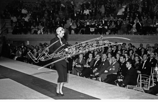Fiera Campionaria di Vicenza 1949: Alta Moda al Teatro Olimpico. Pellicola - negativo bianco e nero f.to mm 24X36
