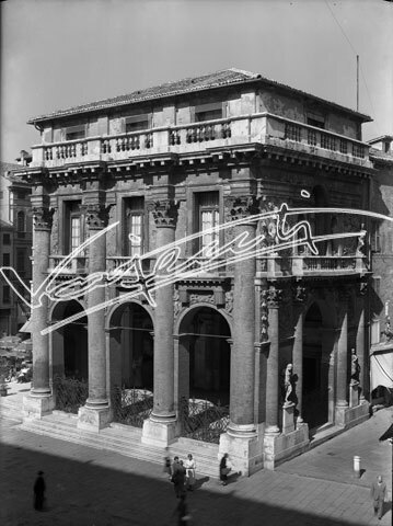 Loggia del Capitanio : Piazza dei Signori. lastra di vetro - negativo bianco e nero fto mm 130x180