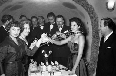 Anna Maria Bugliari Miss Italia 1950 51 Distilleria Fratelli Rossi di Asiago