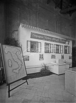 Fiera Campionaria di Vicenza 1951 Stand Compagnia Italiana Alberghi Turistici Jolly Hotels