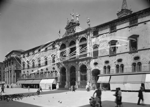 Monte di Pietà e Chiesa di San Vincenzo. pellicola - negativo bianco e nero fto mm 90x120