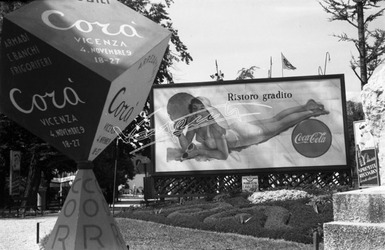 Fiera Campionaria di Vicenza 1950 Cartelloni pubblicitari Coca Cola e Cor&agrave;