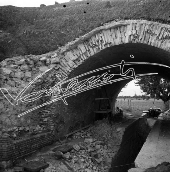 Montebello Vicentino: Ponte sul fiume Guà. Pellicola - negativo bianco e nero fto mm 60x60
