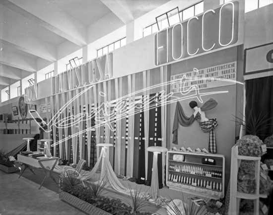 Fiera Campionaria di Vicenza 1949: Stand Italviscosa. Lastra di vetro - negativo bianco e nero fto mm 240X300