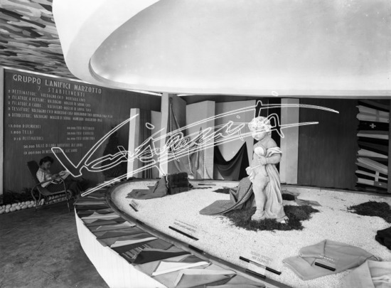 Fiera Campionaria di Vicenza 1948 : Stand Lanificio Marzotto. Lastra di vetro - negativo bianco e nero fto mm 180x240