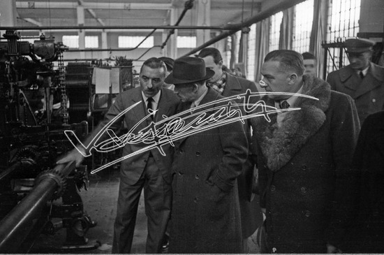 Fiera Campionaria di Vicenza 1948 : On. Antonio Cavalli: Visita alle industrie Vicentine. Pellicola - negativo bianco e nero f.to mm 24X36