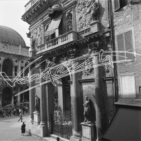 Loggia del Capitanio : Piazza dei Signori. pellicola - negativo bianco e nero fto mm 60x60