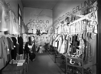 Fiera Campionaria di Vicenza 1949 Scuola di Taglio Prof.sa Trevisan Balasso Fiera Campionaria di Vicenza 1949 Scuola di Taglio Prof.sa Trevisan Balasso