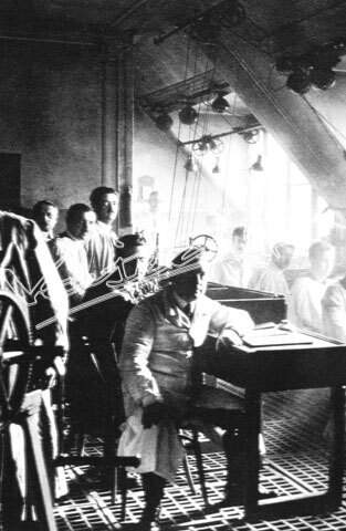 Il Valore della Mano : Cento anni di evoluzione dell`Artigianato Orafo. Pellicola - negativo colori f.to mm 90X120