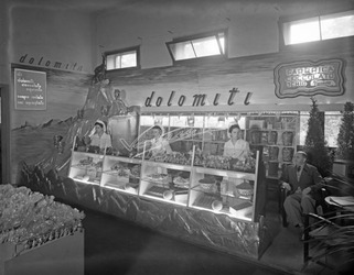 Fiera Campionaria di Vicenza 1949 Stand Cioccolato Dolomiti