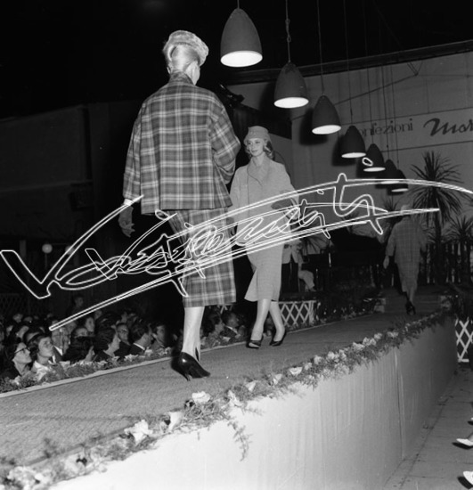 Fiera Campionaria di Vicenza 1956: Sfilata di Moda. Pellicola - negativo bianco e nero fto mm 60x60