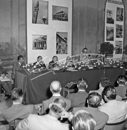 Fiera Campionaria di Vicenza 1953 Mostra della Produttività Convegno Provinciale dei Ceramisti Fiera Campionaria di Vicenza 1953 Mostra della Produttività Convegno Provinciale dei Ceramisti
