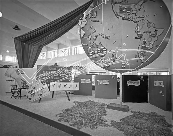 Fiera Campionaria di Vicenza 1949 : Segretariato Internazionale della Lana. Lastra di vetro - negativo bianco e nero fto mm 240X300