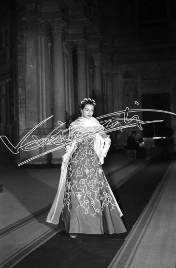 Fiera Campionaria di Vicenza 1951: Alta Moda al Teatro Olimpico. Pellicola - negativo bianco e nero f.to mm 60x90