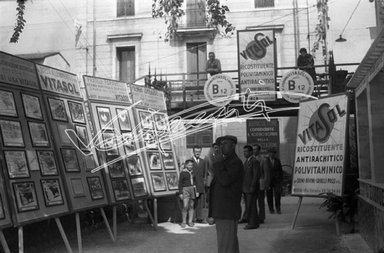 Fiera Campionaria di Vicenza 1950 : Stand Vitasol. Pellicola - negativo bianco e nero f.to mm 60x90