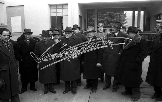 Fiera Campionaria di Vicenza 1948 : On. Antonio Cavalli: Visita alle industrie Vicentine. Pellicola - negativo bianco e nero f.to mm 24X36