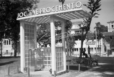 Fiera Campionaria di Vicenza 1947 Stand Vetrerie Rizzardi Fiera Campionaria di Vicenza 1947 Stand Vetrerie Rizzardi