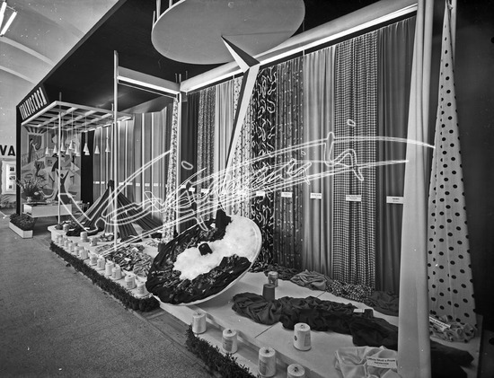 Fiera Campionaria di Vicenza 1952: Stand Italviscosa. Lastra di vetro - negativo bianco e nero f.to mm 180X240