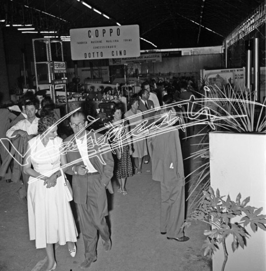 Fiera Campionaria di Vicenza 1956: Pubblico. Pellicola - negativo bianco e nero fto mm 60x60