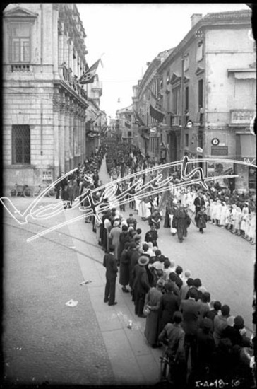 Corpus domini : processione. lastra di vetro - negativo bianco e nero fto mm 100x150