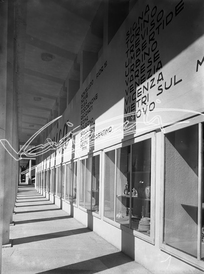 Fiera Campionaria di Vicenza 1949 : Padiglione della Ceramica. lastra di vetro - negativo bianco e nero fto mm 180x240