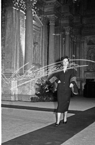 Fiera Campionaria di Vicenza 1949: Alta Moda al Teatro Olimpico. Pellicola - negativo bianco e nero f.to mm 24X36