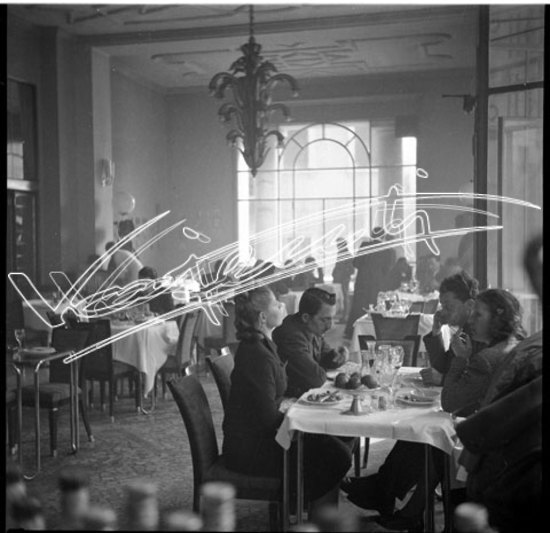 Ristorante Colotti. pellicola - negativo bianco e nero fto mm 60x60