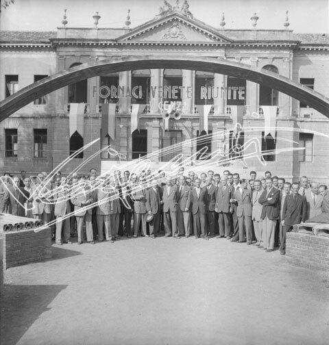 Fiera Campionaria di Vicenza 1946 : Pubblico. pellicola - negativo bianco e nero fto mm 60x60