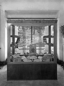 Fiera Campionaria di Vicenza 1949 Stand Calzificio Maglificio di Breganze Fiera Campionaria di Vicenza 1949 Stand Calzificio Maglificio di Breganze