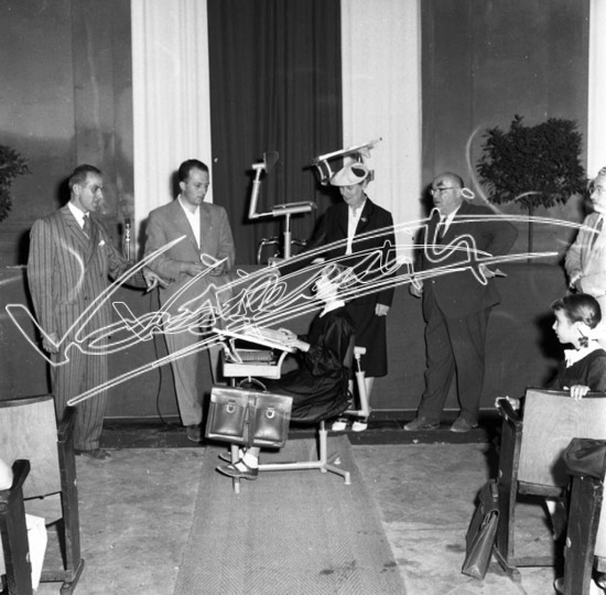 Fiera Campionaria di Vicenza 1956: Arredamenti Meneghello. Pellicola - negativo bianco e nero fto mm 60x60