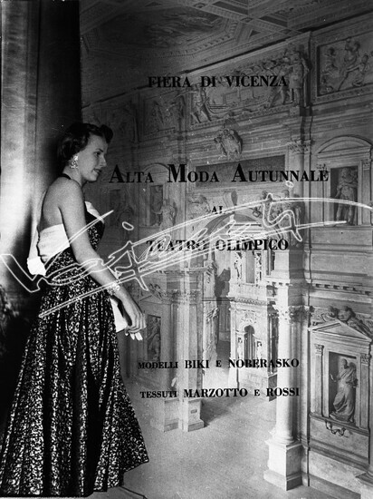 Fiera Campionaria di Vicenza 1949: Alta Moda al Teatro Olimpico. lastra di vetro - negativo bianco e nero fto mm 180x240