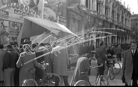 Piazza dei Signori. pellicola - negativo bianco e nero fto mm 24X36