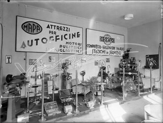 Fiera Campionaria di Vicenza 1947 Stends delle Ditte Ceccato Compressori e Mapa Attrezzature per Autofficine.