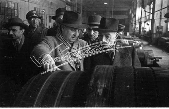 Fiera Campionaria di Vicenza 1948 : On. Antonio Cavalli: Visita alle industrie Vicentine. Pellicola - negativo bianco e nero f.to mm 24X36
