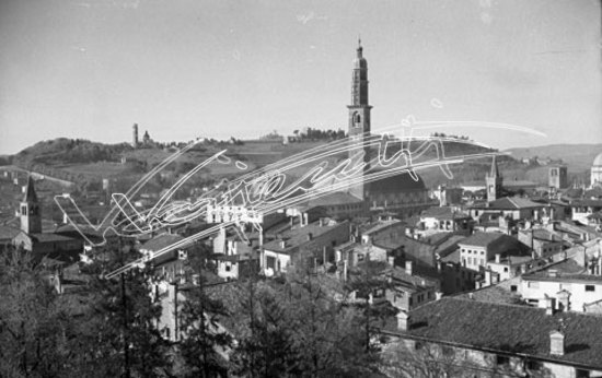 Panoramica di Vicenza : dal campanile di Santa Corona.. pellicola - negativo bianco e nero fto mm 60x90