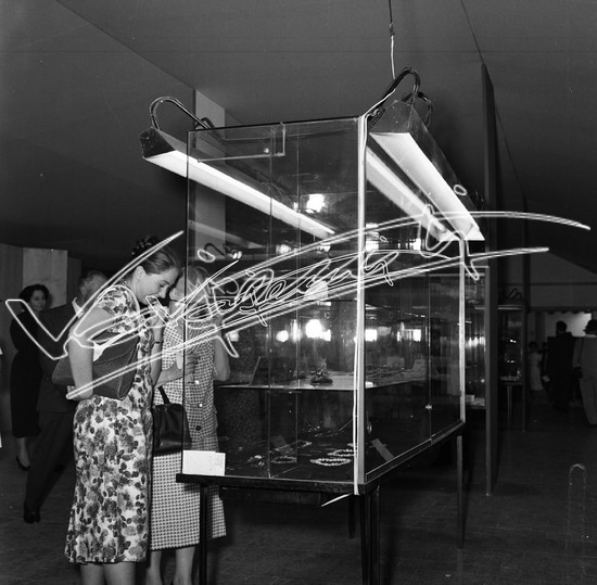 Fiera Campionaria di Vicenza 1959: Pubblico. Pellicola - negativo bianco e nero fto mm 60x60