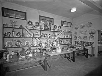 Fiera Campionaria di Vicenza 1950 Stand Ceramiche L Aurora