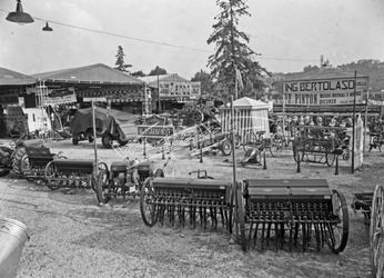 Fiera Campionaria di Vicenza 1953 Meccanizzazione Agricola.