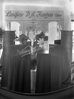 Fiera Campionaria di Vicenza 1949 Stand Lanificio D.A. Franzan Fiera Campionaria di Vicenza 1949 Stand Lanificio D.A. Franzan