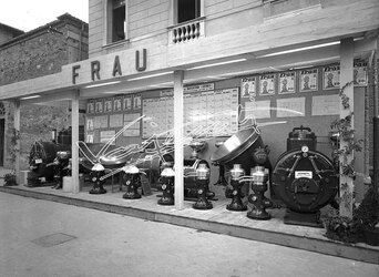 Fiera Campionaria di Vicenza 1949 Stand Frau Fiera Campionaria di Vicenza 1949 Stand Frau