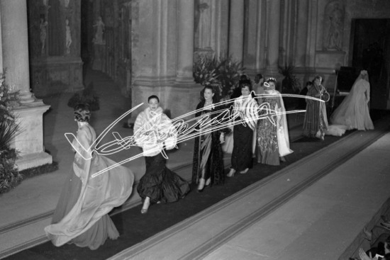 Fiera Campionaria di Vicenza 1951: Alta Moda al Teatro Olimpico. Pellicola - negativo bianco e nero f.to mm 60x90