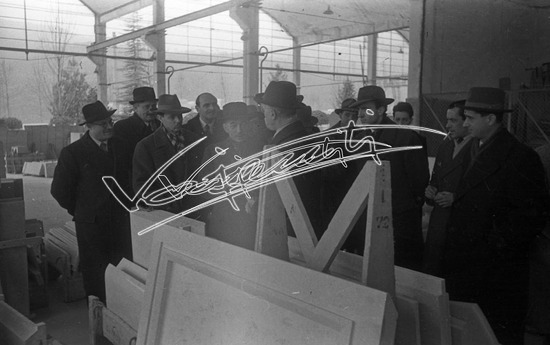 Fiera Campionaria di Vicenza 1948 : On. Antonio Cavalli: Visita alle industrie Vicentine. Pellicola - negativo bianco e nero f.to mm 24X36